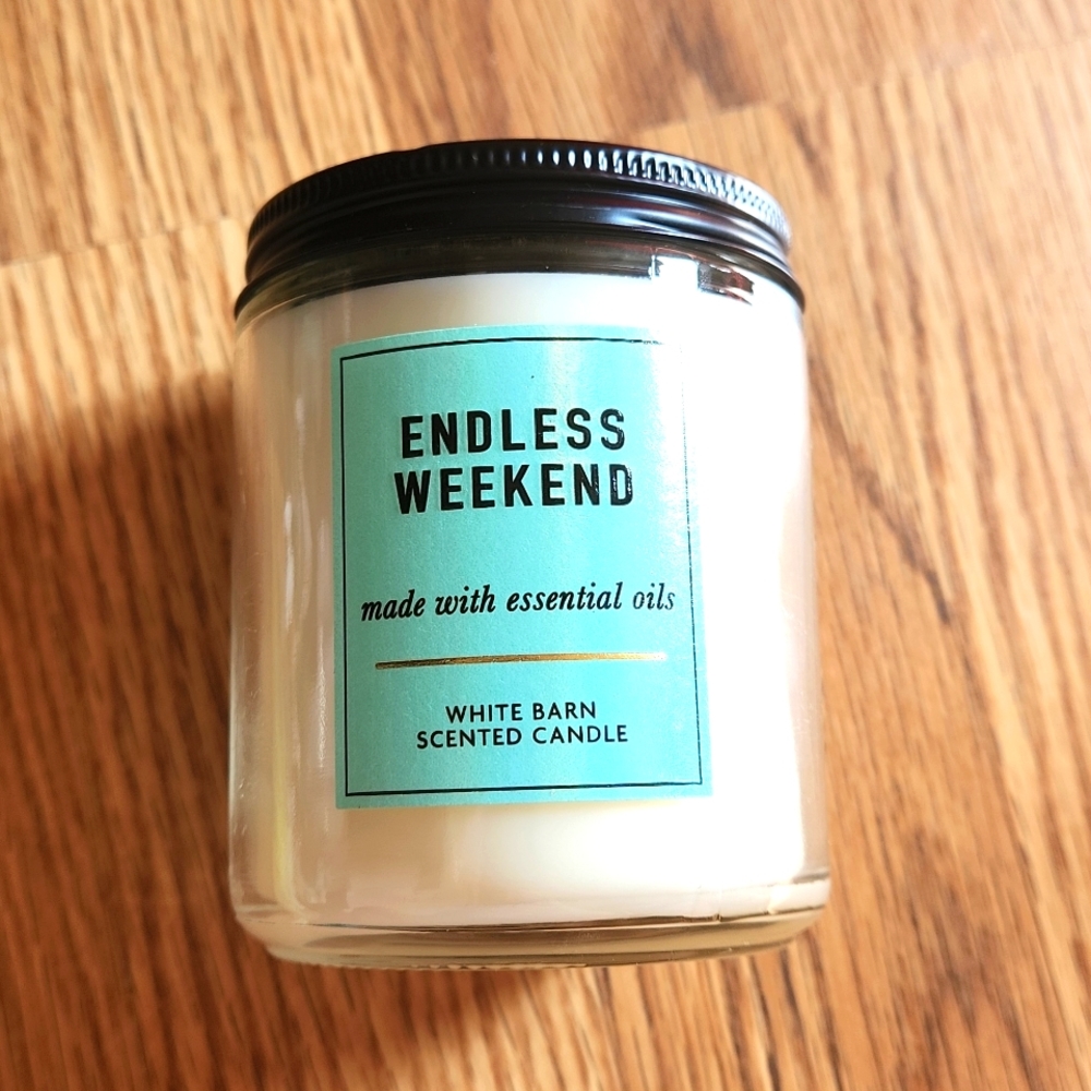 Endless Weekend Single-Wick Candle